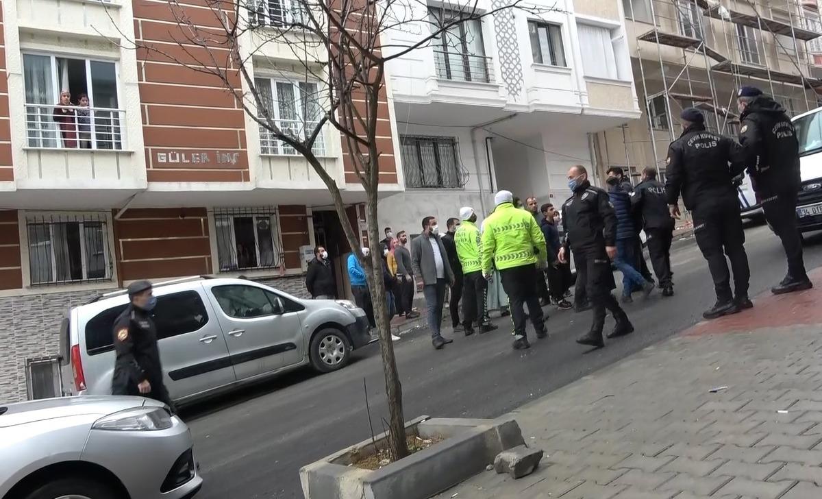 Arnavutk&ouml;y&rsquo;de &ccedil;ocukların kavgasına aileleri de karıştı ortalık savaş alanına d&ouml;nd&uuml;