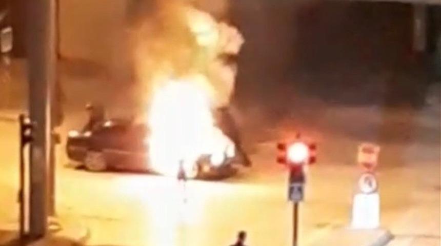 Bursa&rsquo;da seyir halindeki ara&ccedil; alev alev yandı