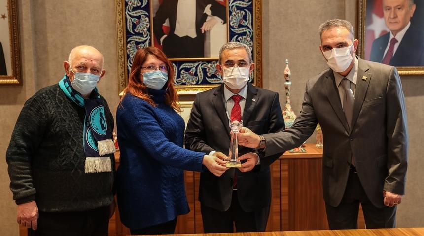 Bakanlıktan K&uuml;tahyalı C&uuml;neyt K&ouml;şe&rsquo;ye &ouml;d&uuml;l