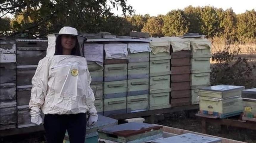 Kadın &uuml;reticinin 50 bin TL değerindeki kovanlarını &ccedil;aldılar