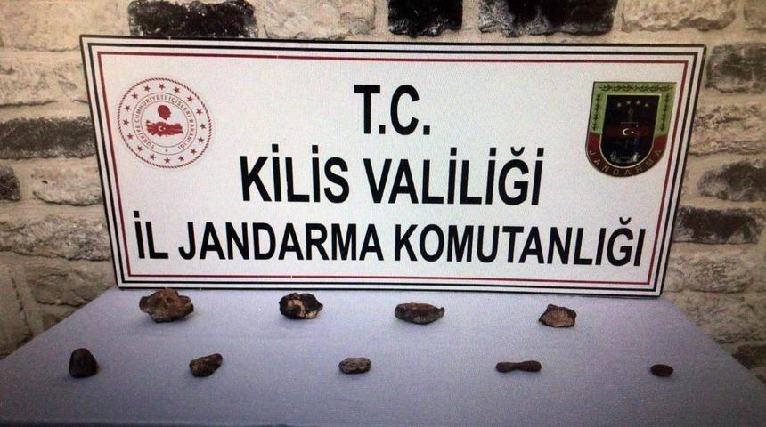 Kilis’te 7 adet fosil ile 2 adet doğal taş ele geçirildi
