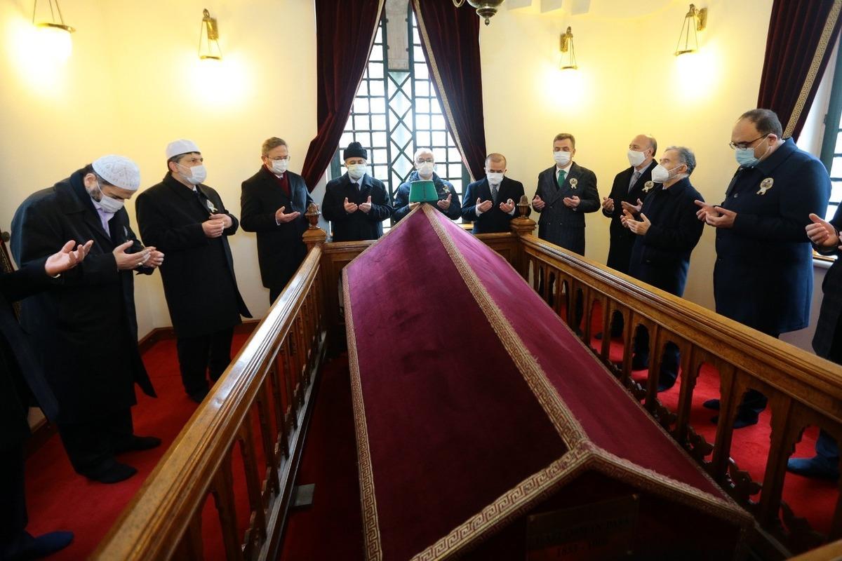 Plevne kahramanı Gazi Osman Paşa kabri başında anıldı