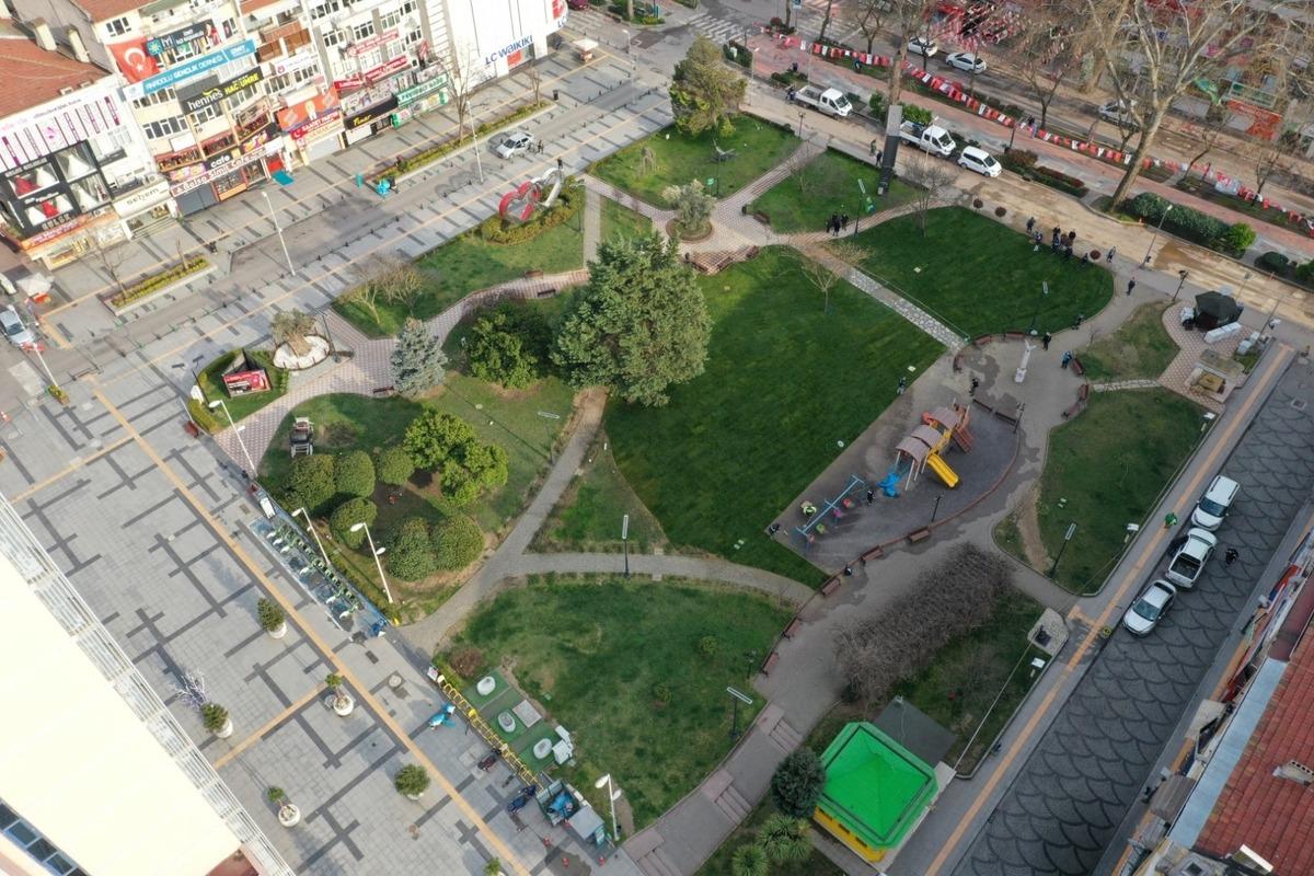 Tehlikeli olduğu i&ccedil;in yıkılan Tekel duvarı alanı yeşillendirildi