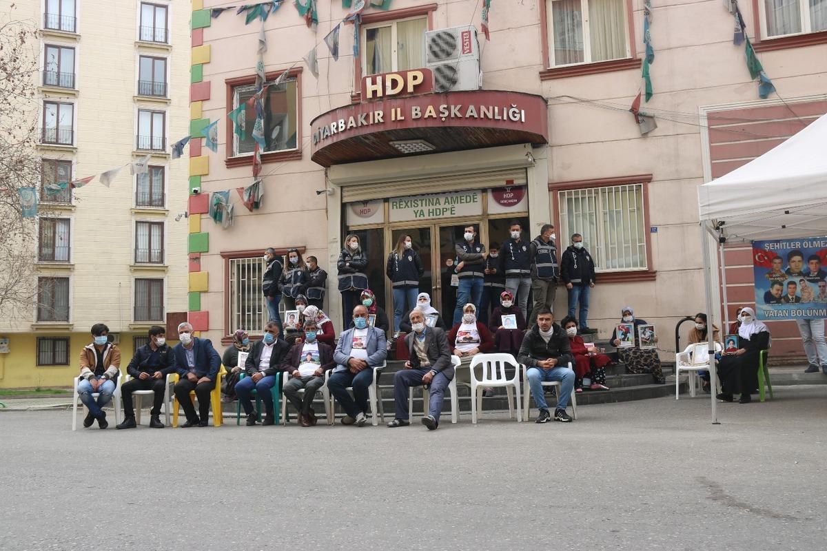 Evlat n&ouml;betindeki aileler &ccedil;ocuklarını HDP&rsquo;den istiyor
