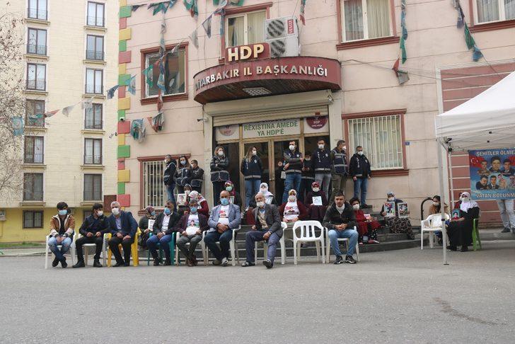 Evlat nöbetindeki aileler çocuklarını HDP’den istiyor G1