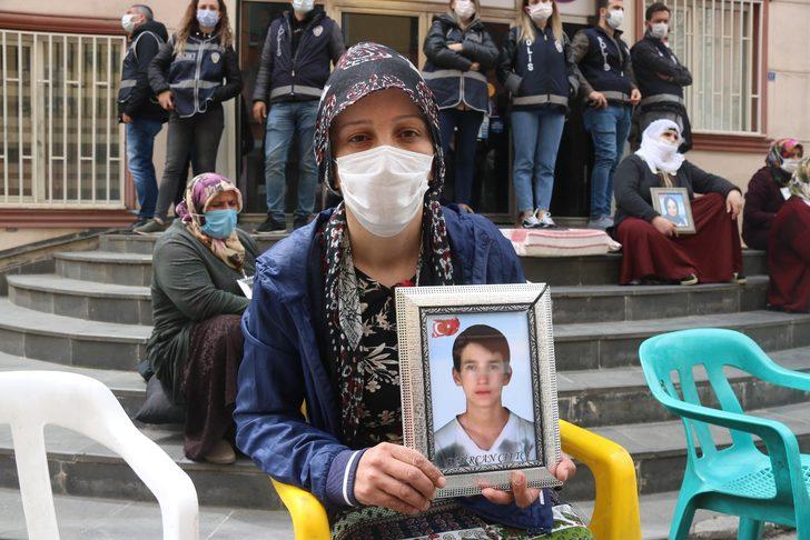 Evlat nöbetindeki aileler çocuklarını HDP’den istiyor G3