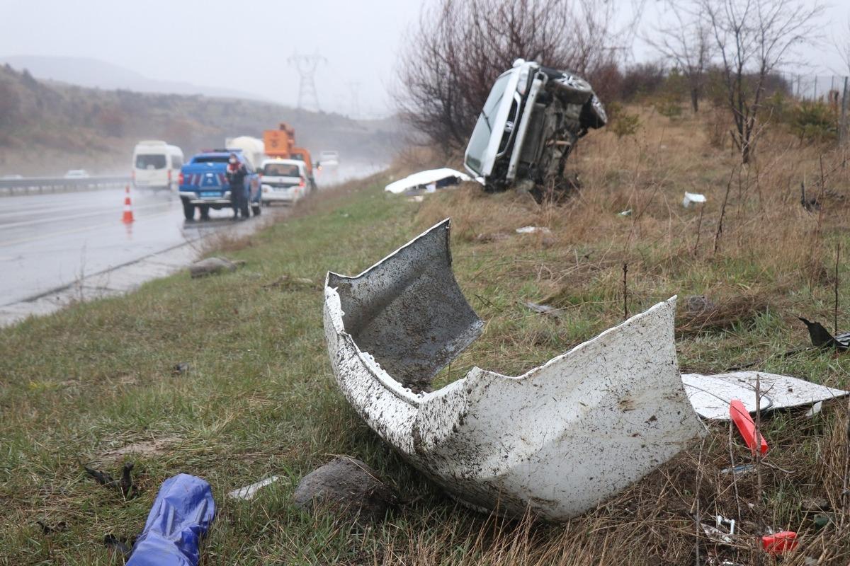 TEM otoyolunda feci kaza: 1 &ouml;l&uuml;