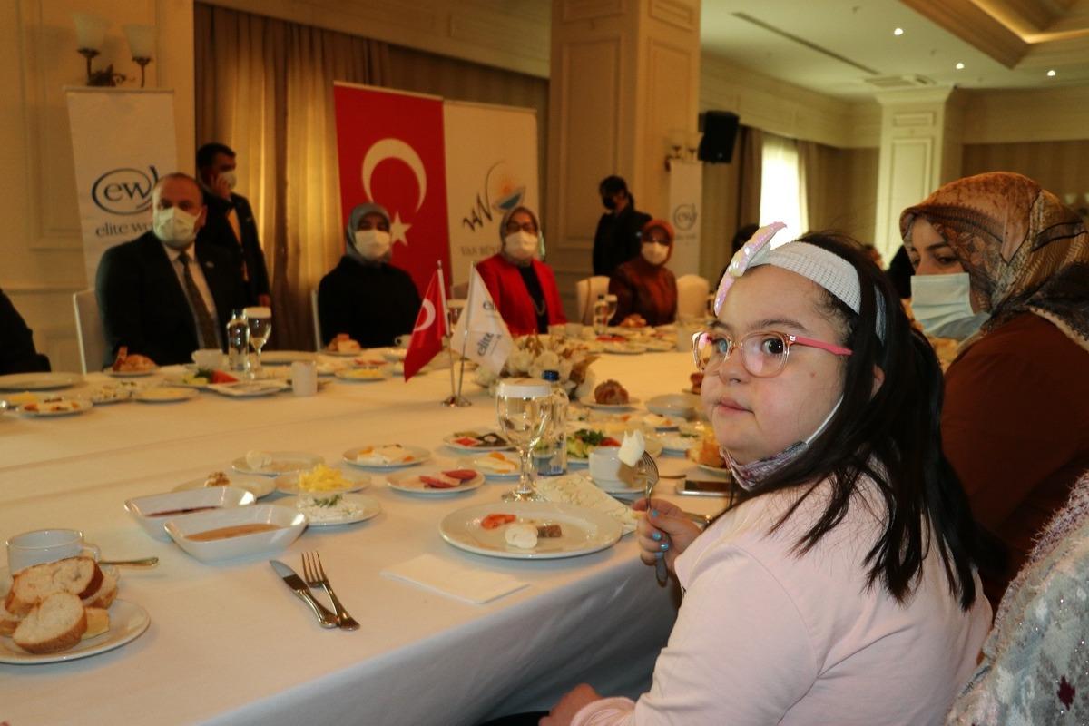 Elite Wolrd, otizmli &ccedil;ocukları aileleriyle birlikte ağırladı