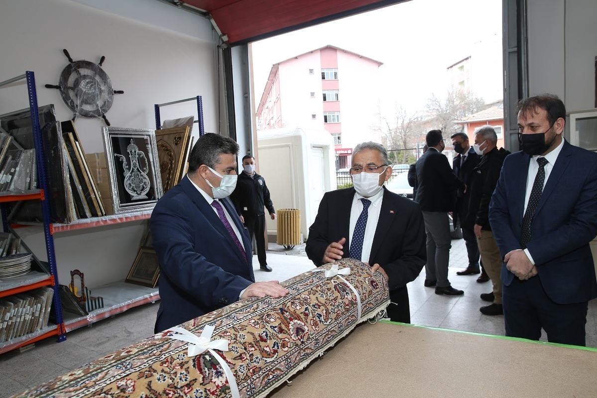 B&uuml;y&uuml;kkılı&ccedil; el emeği g&ouml;z nuru &uuml;r&uuml;nlerin yer aldığı e38&rsquo;i yerinde inceledi