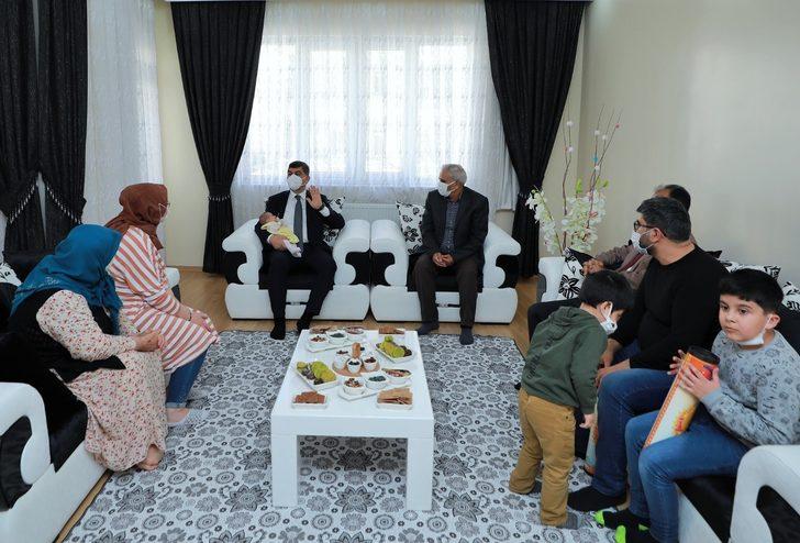 Fadıloğlu’ndan üçüz bebeklere ‘merhaba’ ziyareti G3