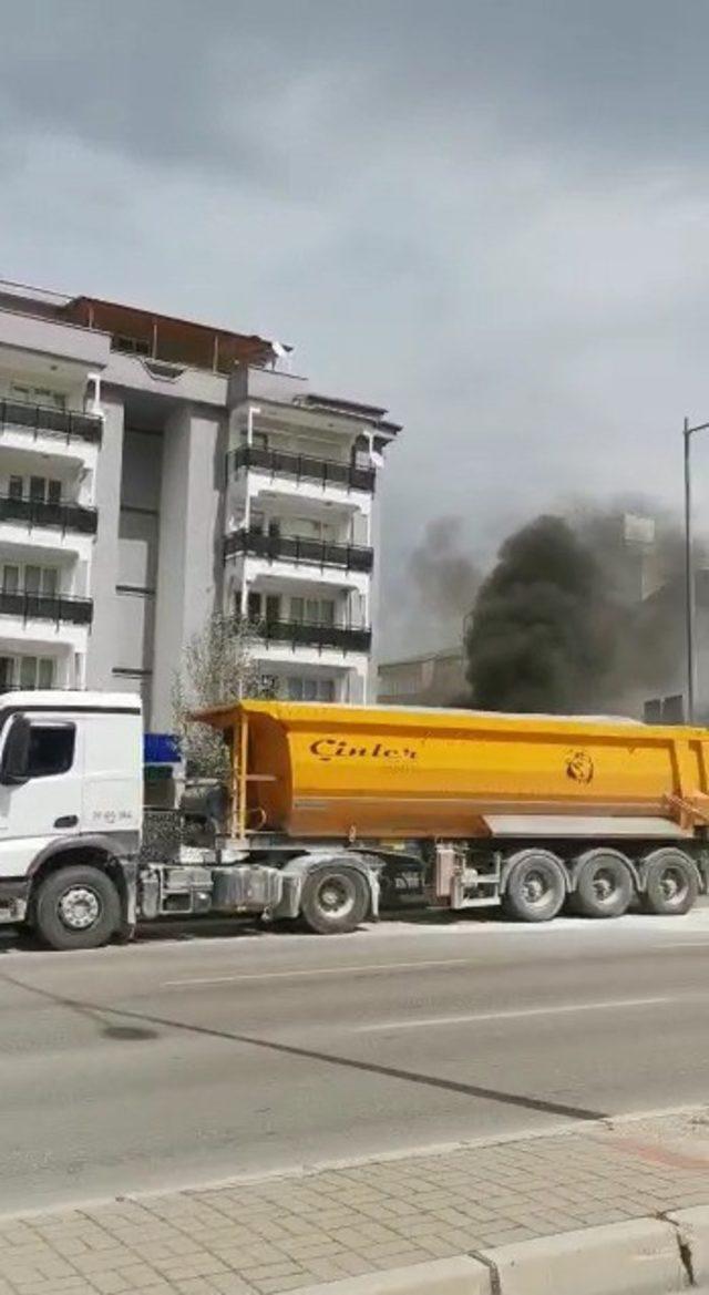 Patladıktan sonra alev alan lastik paniğe neden oldu