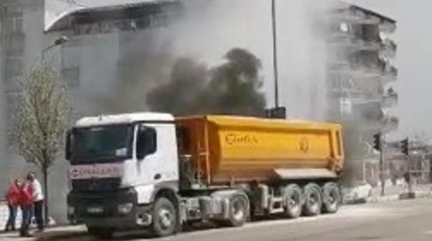 Patladıktan sonra alev alan lastik paniğe neden oldu