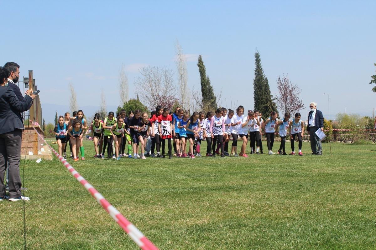 Salihli&rsquo;de 246 atlet yarıştı