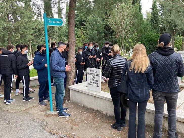 Tevfik Lav mezarı başında anıldı G1