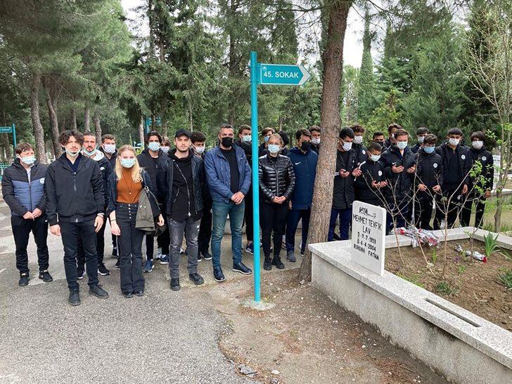 Tevfik Lav mezarı başında anıldı G2