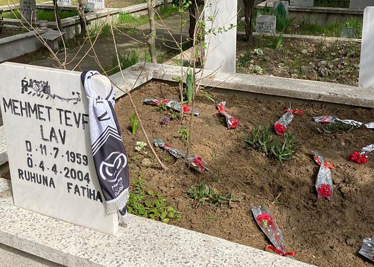 Tevfik Lav mezarı başında anıldı G3