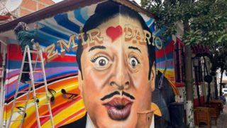 Dario Moreno’nun portresi evinin karşısındaki duvarda resmedildi