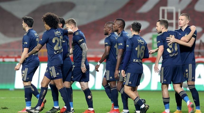 Fenerbahçe Denizlispor maçı ne zaman, saat kaçta başlayacak? Kanarya galibiyet için sahada 