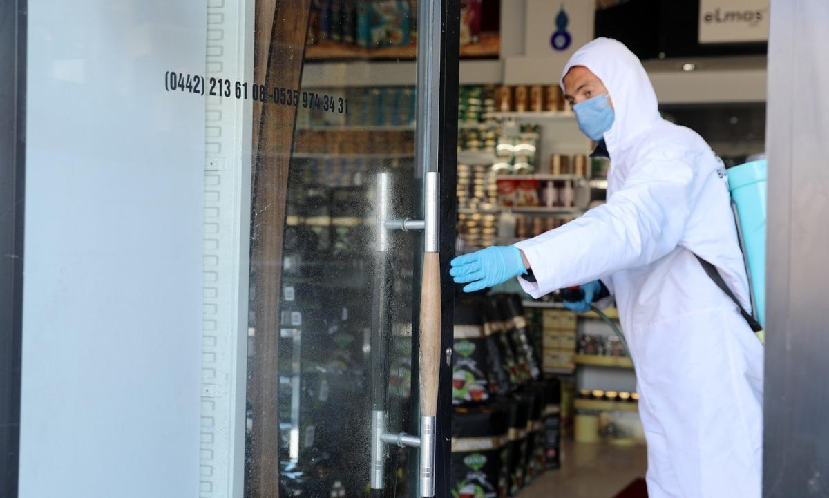 B&uuml;y&uuml;kşehir&rsquo;in salgınla m&uuml;cadele &ccedil;alışmaları hız kesmeden s&uuml;r&uuml;yor