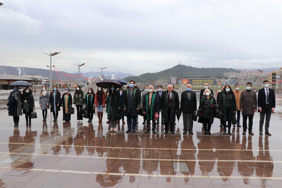 Karab&uuml;k&rsquo;te &lsquo;Avukatlar G&uuml;n&uuml;&rsquo;nde &ccedil;elenk sunumu yapıldı