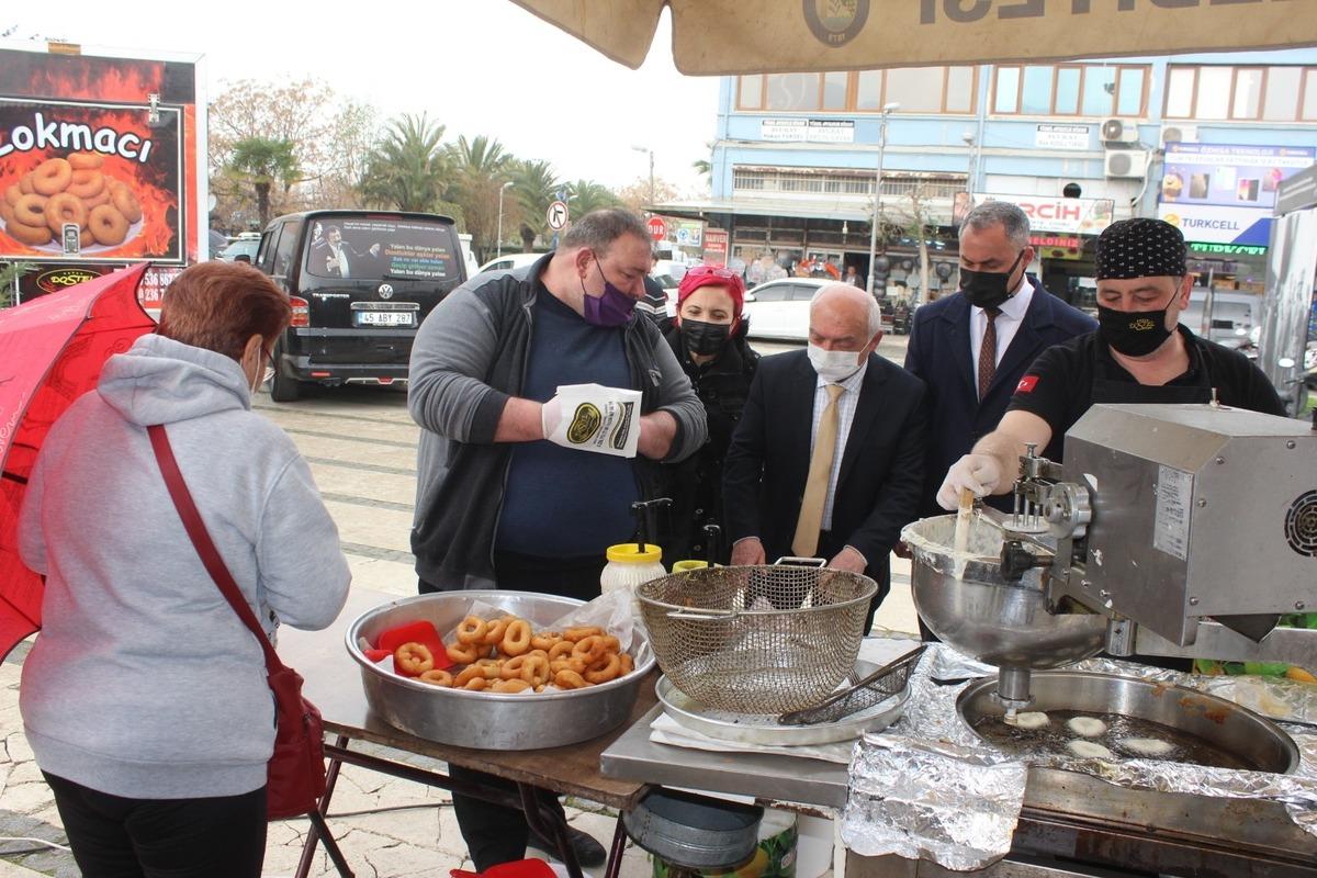 Salihli&rsquo;de Alparslan T&uuml;rkeş anısına lokma d&ouml;k&uuml;ld&uuml;