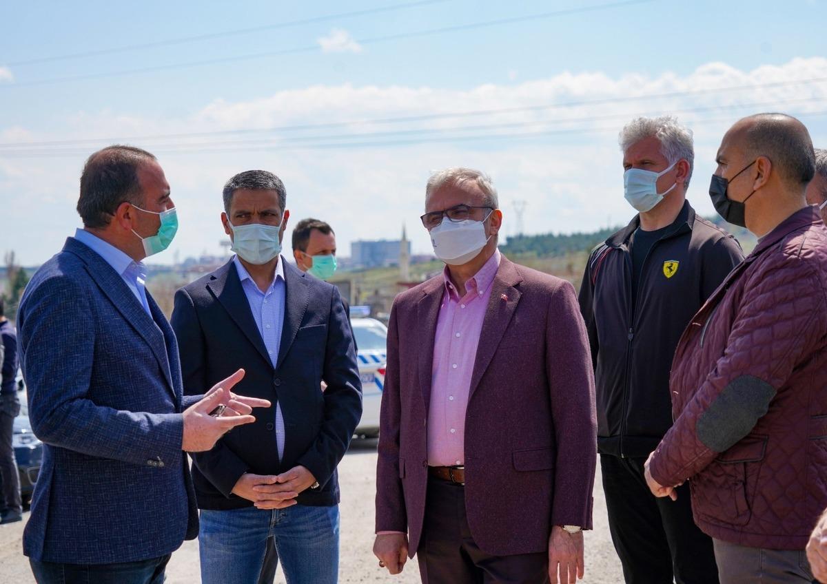 Diyarbakır&rsquo;da mahalle grup yollarının genişliği 7 metreye &ccedil;ıkarılıyor