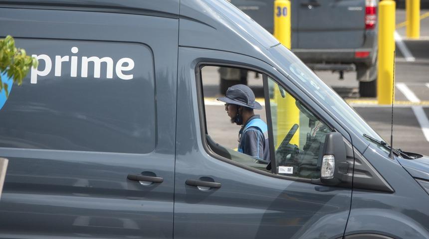Amazon bazı ş&ouml;f&ouml;rlerinin idrarını şişelere yapmak zorunda kaldığını kabul etti
