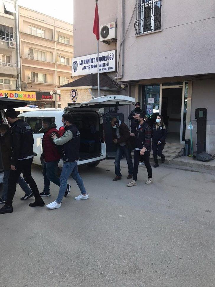 Uyuşturucu satıcıları kıskıvrak yakalandı G3