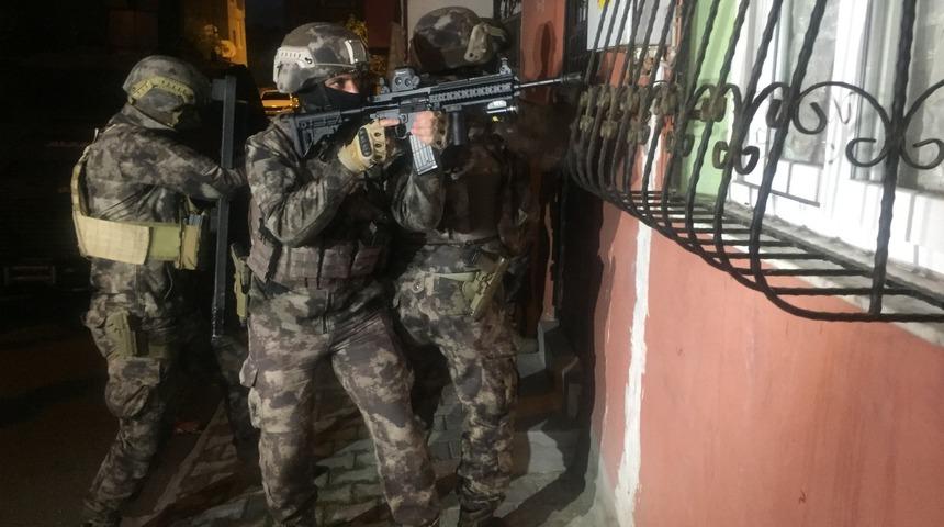 Ter&ouml;r &ouml;rg&uuml;t&uuml; &uuml;yelerine operasyon: 6 g&ouml;zaltı