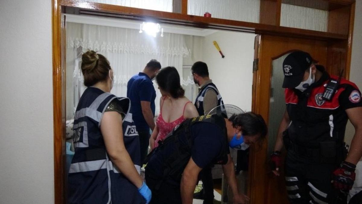 Kumarhaneden ka&ccedil;arak &ccedil;atıya &ccedil;ıkan kişi yaralandı, cezadan ka&ccedil;amadı