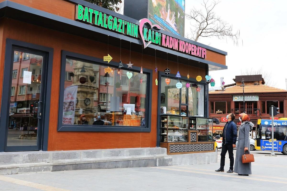 Battalgazi&rsquo;nin Kalbi Kadın Kooperatifi Kafe Market b&uuml;y&uuml;k ilgi g&ouml;r&uuml;yor