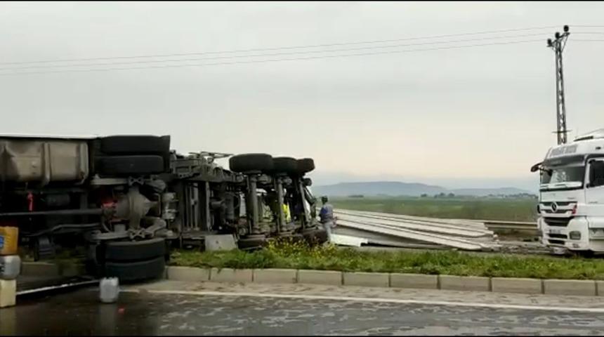 Kahramanmaraş&rsquo;ta tır tıra &ccedil;arptı: 1 &ouml;l&uuml;, 1 yaralı