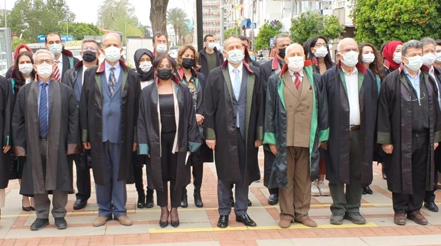 Nazillili avukatlar g&uuml;nlerini kutladı