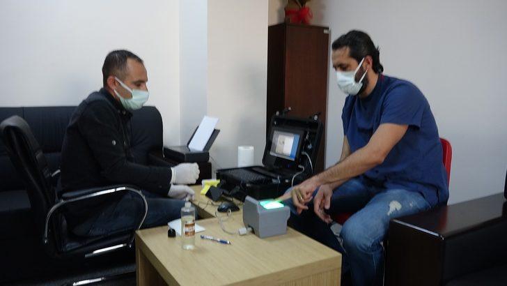 Korona virüs kahramanlarına kimlik kartı jesti G1