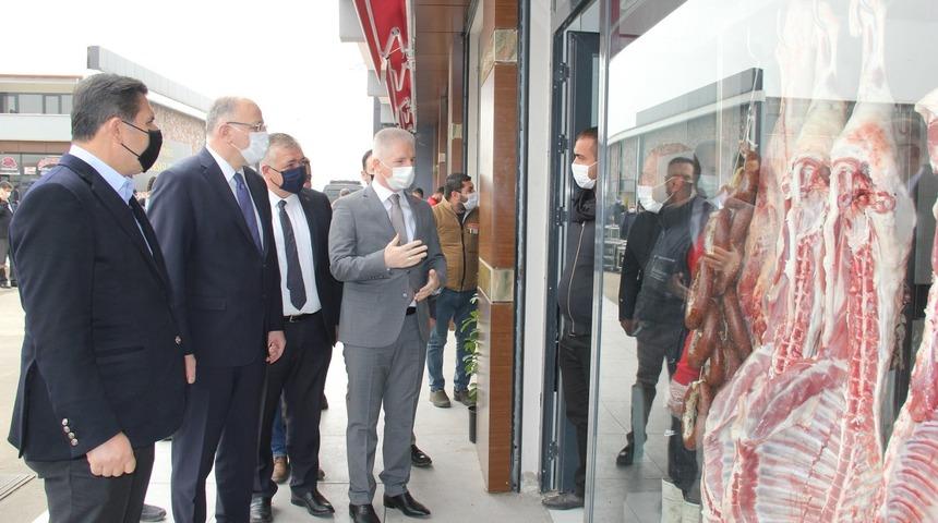 Vali G&uuml;l ve Milletvekili Ko&ccedil;er, et borsası ve et halini inceledi