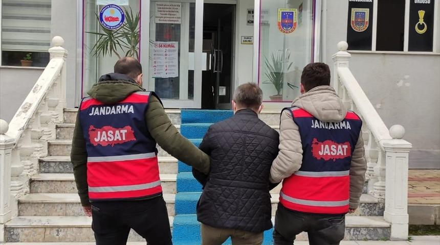 Samsun'da biri firari h&uuml;k&uuml;ml&uuml; diğeri esrar ka&ccedil;ak&ccedil;ısı iki kişi yakalandı
