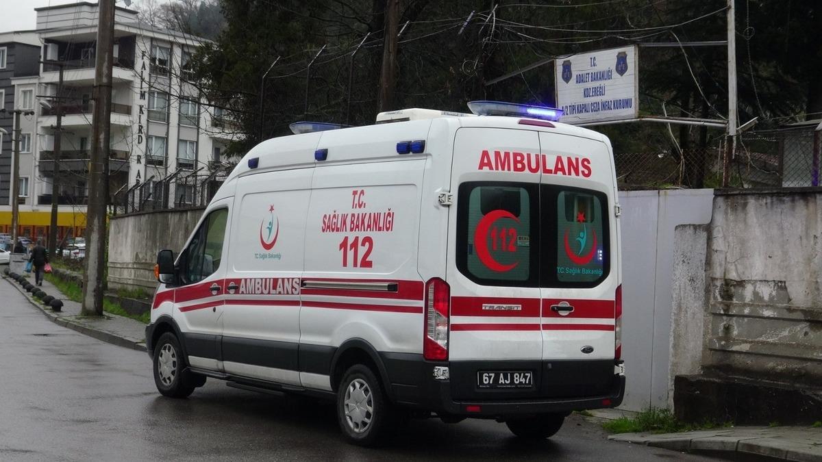 Tıraş olurken kendini kesen mahkum hastanelik oldu