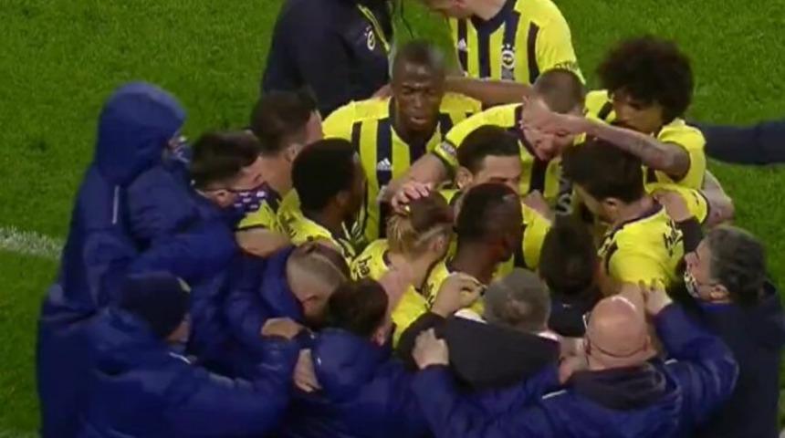 Fenerbahçe'de golden sonra herkes Emre Belözoğlu'na koştu