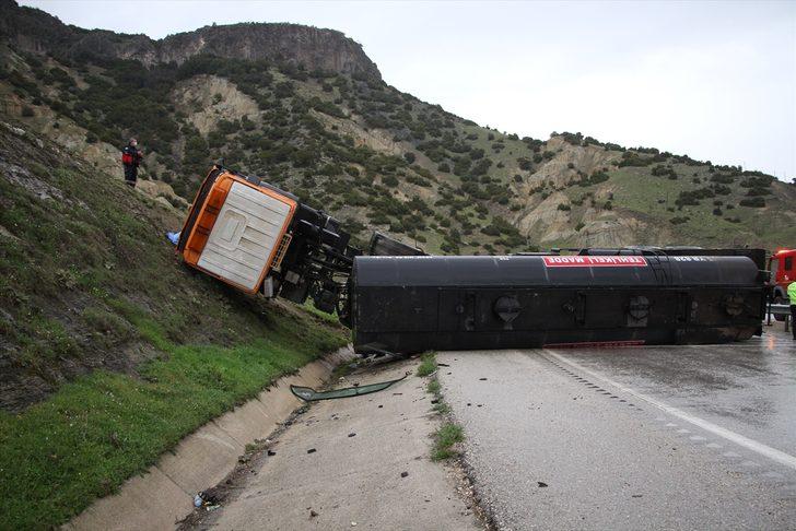 Manisa'da zift yüklü tanker devrildi: 1 ölü, 1 yaralı G1