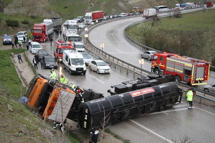 Manisa'da zift yüklü tanker devrildi: 1 ölü, 1 yaralı G2