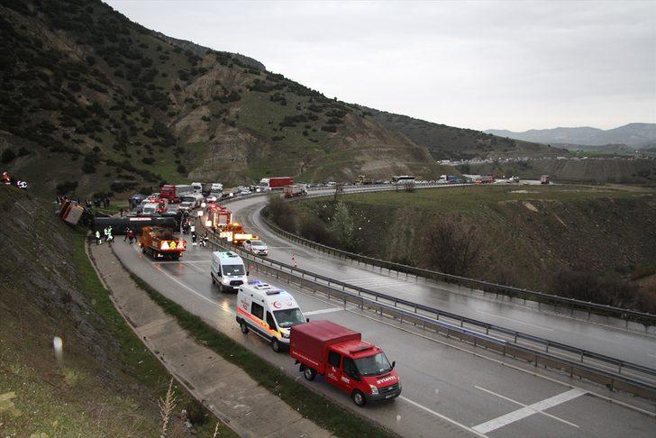 Manisa'da zift yüklü tanker devrildi: 1 ölü, 1 yaralı G3