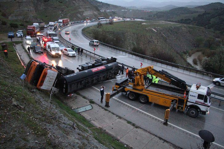 Manisa'da zift yüklü tanker devrildi: 1 ölü, 1 yaralı G4