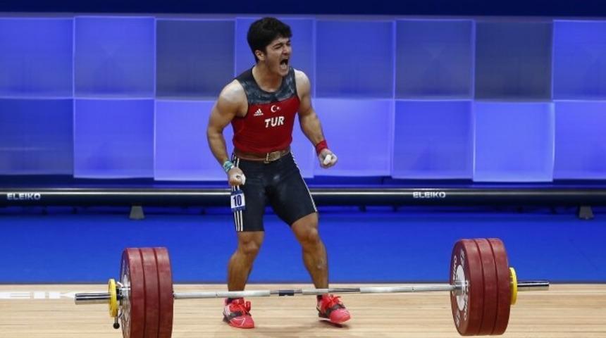 Muhammed Furkan Özbek, halterde Avrupa şampiyonu