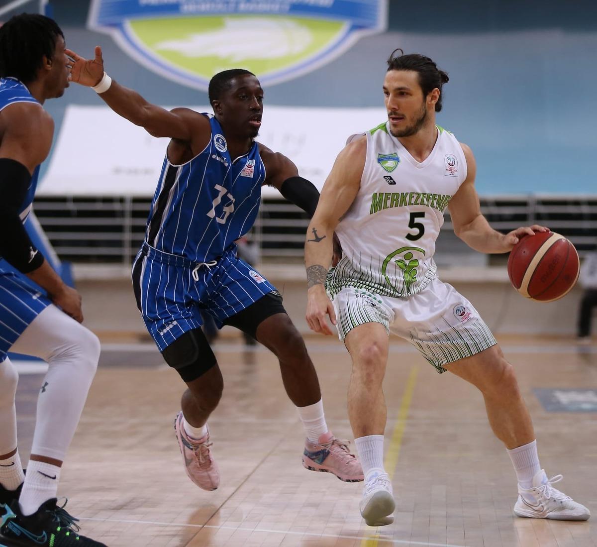 Merkezefendi Basket galibiyet serisini s&uuml;rd&uuml;r&uuml;yor