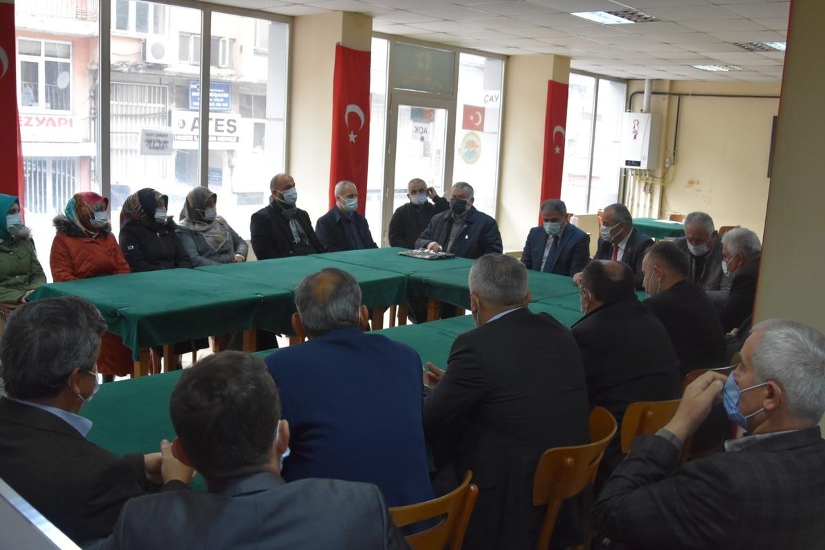 AK Parti, yeni y&ouml;neticilere başarı diledi