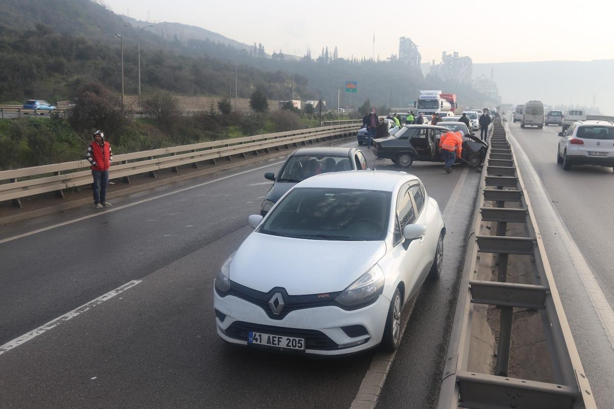 D100&rsquo;de zincirleme trafik kazası: 6 yaralı