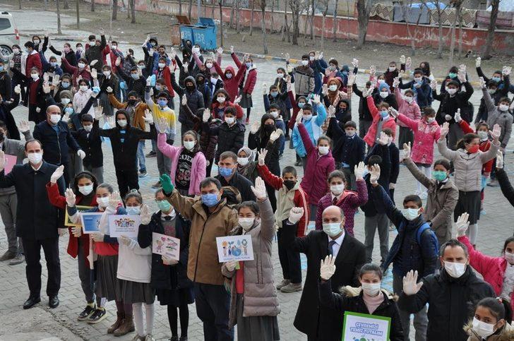 Diyadin’de çöp toplama etkinliği düzenlendi G5