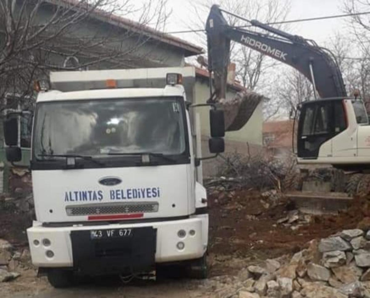 Metruk binalar ykılıyor