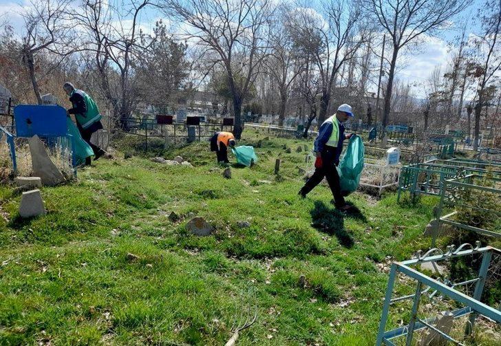 Van’daki mezarlıklarda bahar temizliği G1