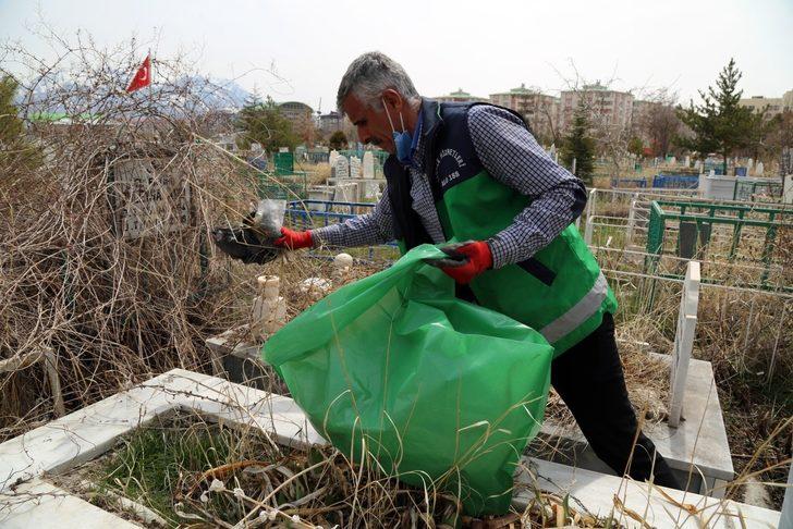 Van’daki mezarlıklarda bahar temizliği G3